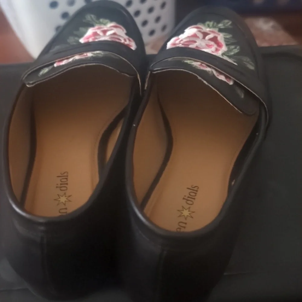 Seven Dials Black Embroidery Floral Loafers Size 8.5